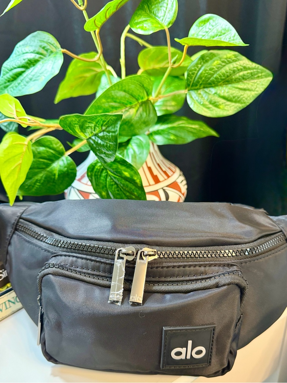 ALO Yoga Black Crossbody Fanny Pack - Picture 16 of 16